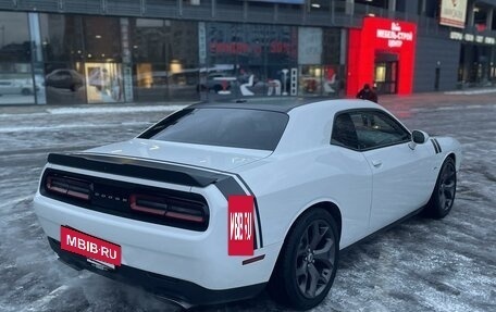 Dodge Challenger III рестайлинг 2, 2018 год, 5 300 000 рублей, 4 фотография