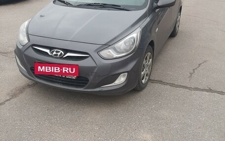 Hyundai Solaris II рестайлинг, 2013 год, 800 000 рублей, 2 фотография