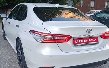 Toyota Camry, 2019 год, 2 650 000 рублей, 7 фотография