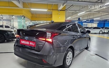 Toyota Prius IV XW50, 2021 год, 2 000 200 рублей, 3 фотография