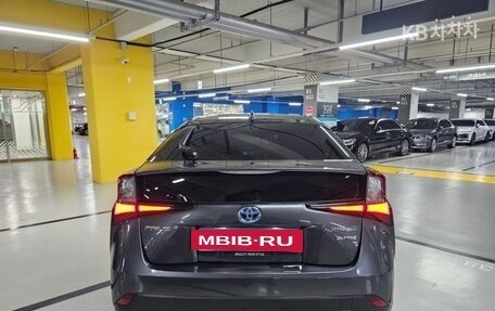 Toyota Prius IV XW50, 2021 год, 2 000 200 рублей, 4 фотография