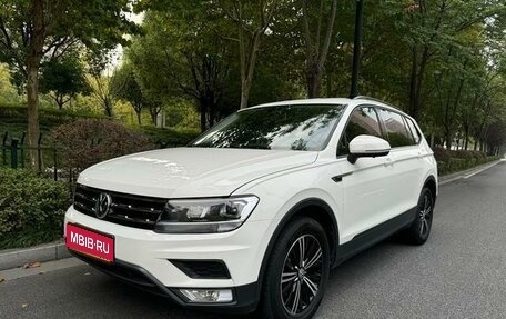 Volkswagen Tiguan II, 2020 год, 2 600 800 рублей, 1 фотография