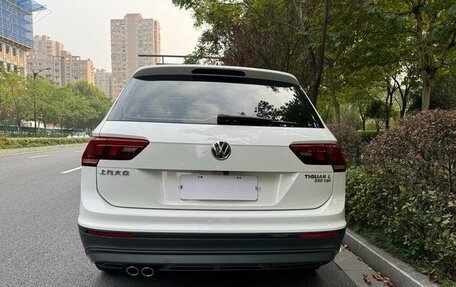 Volkswagen Tiguan II, 2020 год, 2 600 800 рублей, 4 фотография