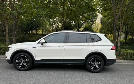 Volkswagen Tiguan II, 2020 год, 2 600 800 рублей, 5 фотография