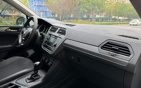 Volkswagen Tiguan II, 2020 год, 2 600 800 рублей, 9 фотография