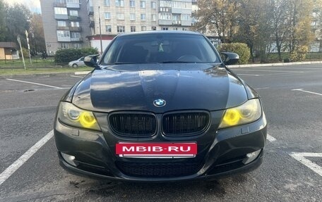 BMW 3 серия, 2011 год, 900 000 рублей, 2 фотография