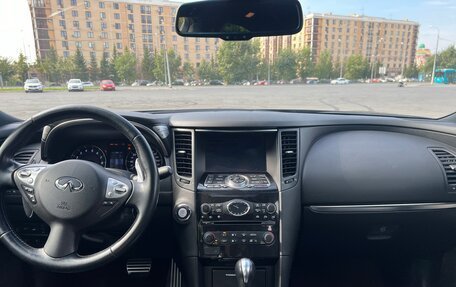 Infiniti QX70, 2015 год, 3 750 000 рублей, 21 фотография