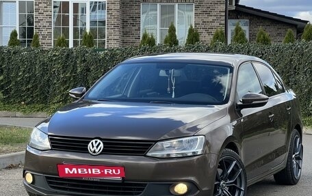 Volkswagen Jetta VI, 2013 год, 1 250 000 рублей, 2 фотография