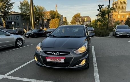 Hyundai Solaris II рестайлинг, 2011 год, 850 000 рублей, 3 фотография