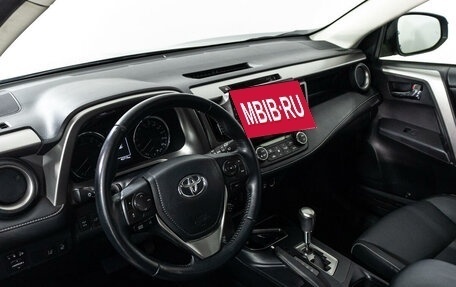 Toyota RAV4, 2017 год, 2 899 000 рублей, 11 фотография