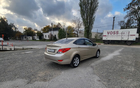 Hyundai Solaris II рестайлинг, 2011 год, 970 000 рублей, 11 фотография