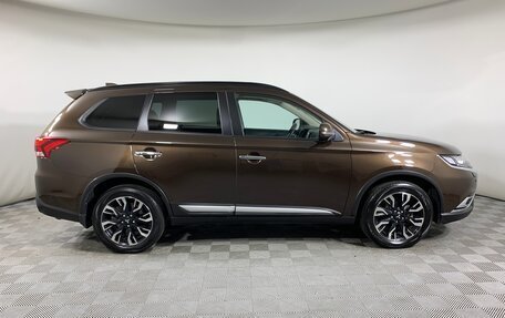 Mitsubishi Outlander III рестайлинг 3, 2021 год, 3 290 000 рублей, 4 фотография