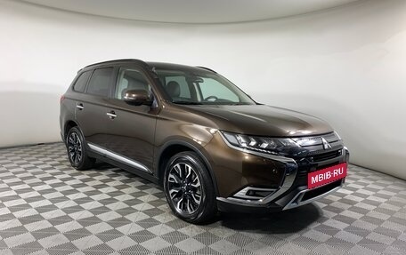 Mitsubishi Outlander III рестайлинг 3, 2021 год, 3 290 000 рублей, 3 фотография