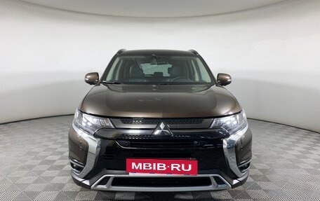 Mitsubishi Outlander III рестайлинг 3, 2021 год, 3 290 000 рублей, 2 фотография