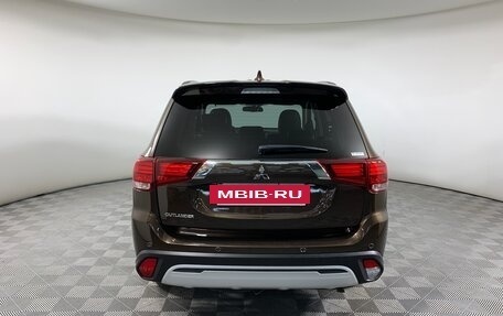 Mitsubishi Outlander III рестайлинг 3, 2021 год, 3 290 000 рублей, 6 фотография