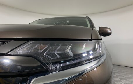 Mitsubishi Outlander III рестайлинг 3, 2021 год, 3 290 000 рублей, 10 фотография