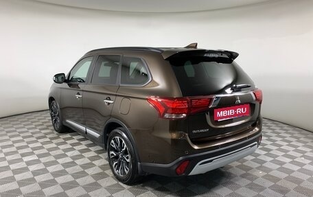 Mitsubishi Outlander III рестайлинг 3, 2021 год, 3 290 000 рублей, 7 фотография