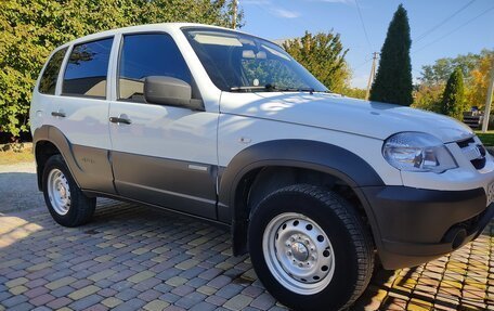 Chevrolet Niva I рестайлинг, 2014 год, 795 000 рублей, 2 фотография