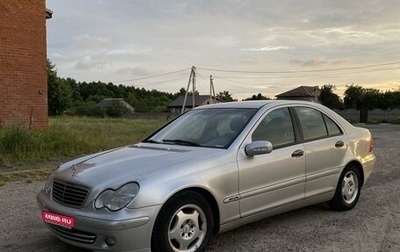 Mercedes-Benz C-Класс, 2003 год, 600 000 рублей, 1 фотография