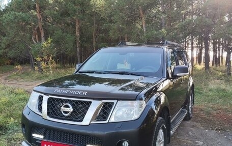 Nissan Pathfinder, 2011 год, 1 850 000 рублей, 1 фотография