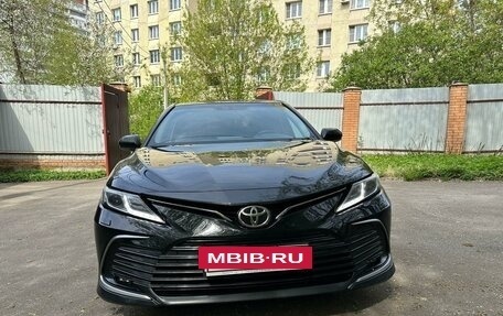 Toyota Camry, 2021 год, 3 000 000 рублей, 2 фотография