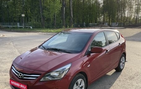 Hyundai Solaris II рестайлинг, 2015 год, 880 000 рублей, 1 фотография