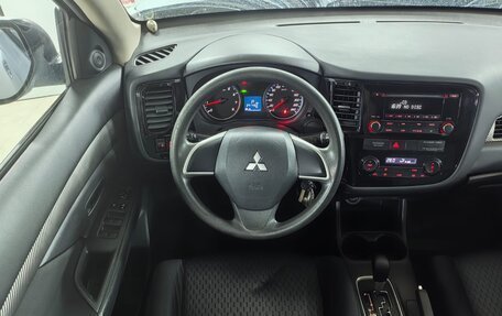 Mitsubishi Outlander III рестайлинг 3, 2013 год, 1 299 000 рублей, 11 фотография