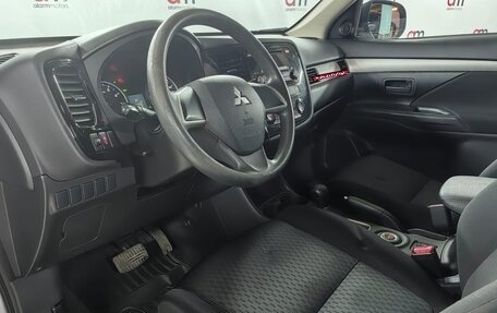 Mitsubishi Outlander III рестайлинг 3, 2013 год, 1 299 000 рублей, 10 фотография