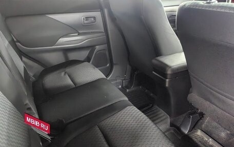 Mitsubishi Outlander III рестайлинг 3, 2013 год, 1 299 000 рублей, 19 фотография