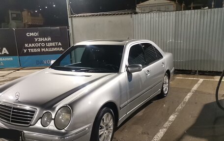 Mercedes-Benz E-Класс, 2000 год, 800 000 рублей, 1 фотография