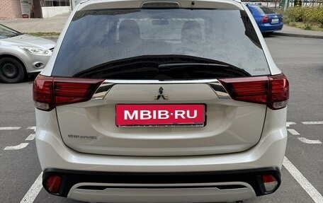 Mitsubishi Outlander III рестайлинг 3, 2020 год, 3 250 000 рублей, 6 фотография