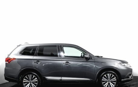 Mitsubishi Outlander III рестайлинг 3, 2019 год, 2 500 000 рублей, 4 фотография