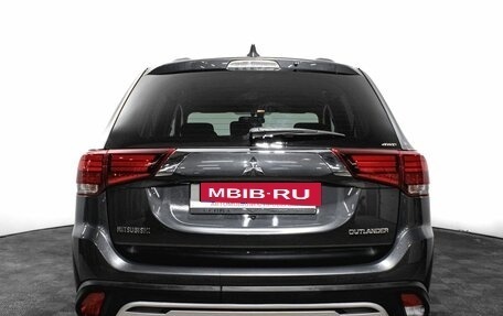 Mitsubishi Outlander III рестайлинг 3, 2019 год, 2 500 000 рублей, 6 фотография