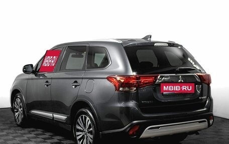 Mitsubishi Outlander III рестайлинг 3, 2019 год, 2 500 000 рублей, 7 фотография