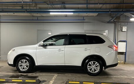 Mitsubishi Outlander III рестайлинг 3, 2014 год, 1 800 000 рублей, 3 фотография