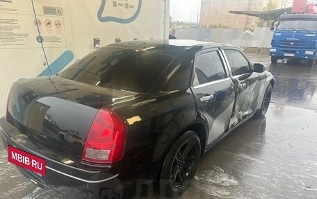 Chrysler 300C II, 2005 год, 600 000 рублей, 3 фотография