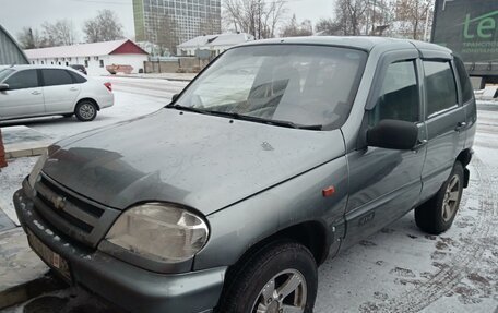 Chevrolet Niva I рестайлинг, 2004 год, 290 000 рублей, 1 фотография