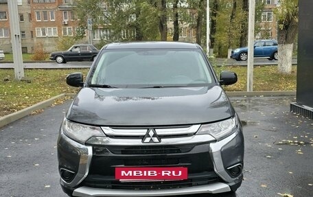 Mitsubishi Outlander III рестайлинг 3, 2017 год, 2 040 000 рублей, 2 фотография