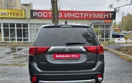 Mitsubishi Outlander III рестайлинг 3, 2017 год, 2 040 000 рублей, 6 фотография