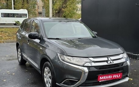 Mitsubishi Outlander III рестайлинг 3, 2017 год, 2 040 000 рублей, 3 фотография