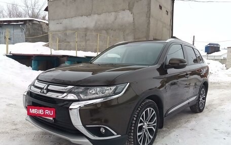 Mitsubishi Outlander III рестайлинг 3, 2017 год, 2 000 000 рублей, 2 фотография