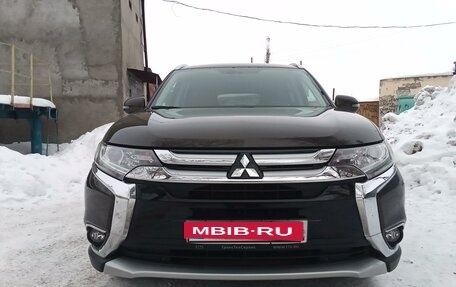 Mitsubishi Outlander III рестайлинг 3, 2017 год, 2 000 000 рублей, 3 фотография