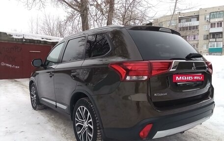 Mitsubishi Outlander III рестайлинг 3, 2017 год, 2 000 000 рублей, 5 фотография