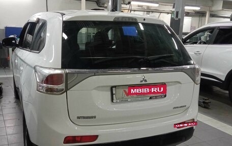 Mitsubishi Outlander III рестайлинг 3, 2014 год, 1 275 000 рублей, 4 фотография