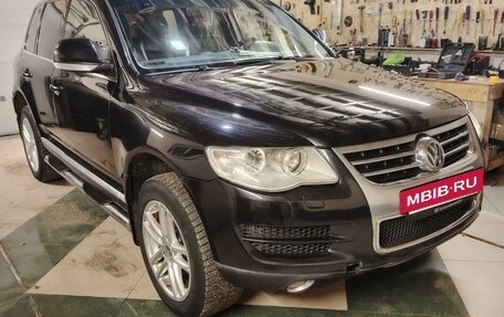 Volkswagen Touareg III, 2006 год, 1 500 000 рублей, 2 фотография