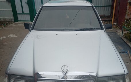 Mercedes-Benz W124, 1985 год, 330 000 рублей, 1 фотография