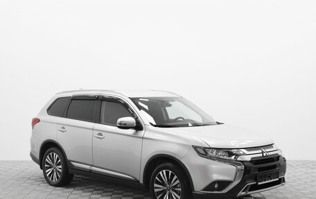 Mitsubishi Outlander III рестайлинг 3, 2021 год, 2 595 000 рублей, 3 фотография