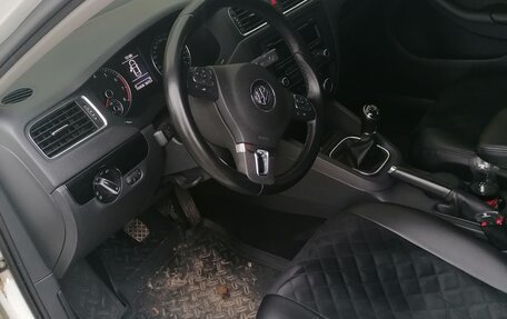 Volkswagen Jetta VI, 2012 год, 1 200 000 рублей, 2 фотография