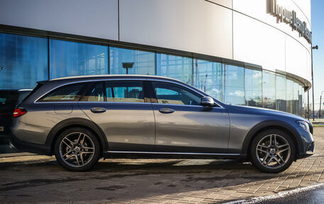 Mercedes-Benz E-Класс, 2017 год, 3 599 000 рублей, 4 фотография