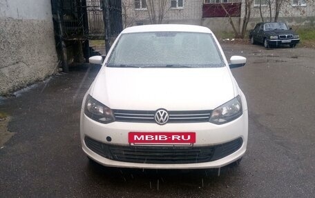 Volkswagen Polo VI (EU Market), 2012 год, 700 000 рублей, 2 фотография